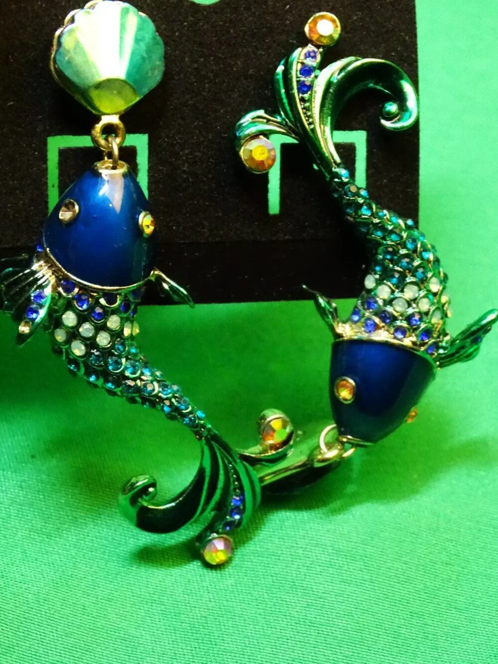 Reversed Fish Pierced Earrings New